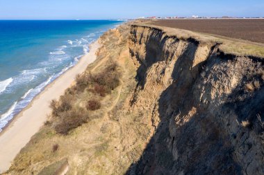 Dağ heyelan çevreye tehlikeli bir alanda. Zemin, büyük kir tabakalarının kökenli büyük boşlukta. Ölümcül tehlike, heyelan Dağı. Toprak erozyonu çığ. Dik sahil, çatlamak