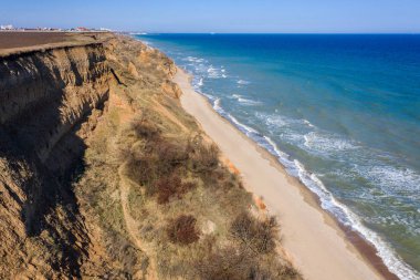 Dağ heyelan çevreye tehlikeli bir alanda. Zemin, büyük kir tabakalarının kökenli büyük boşlukta. Ölümcül tehlike, heyelan Dağı. Toprak erozyonu çığ. Dik sahil, çatlamak