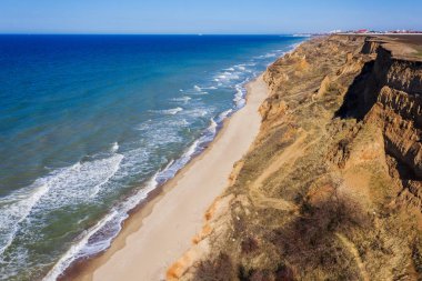 Dağ heyelan çevreye tehlikeli bir alanda. Zemin, büyük kir tabakalarının kökenli büyük boşlukta. Ölümcül tehlike, heyelan Dağı. Toprak erozyonu çığ. Dik sahil, çatlamak