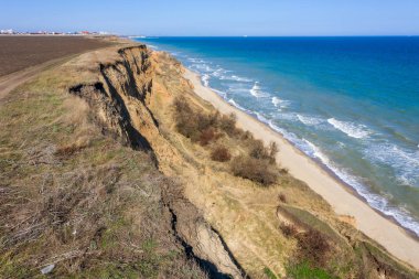 Dağ heyelan çevreye tehlikeli bir alanda. Zemin, büyük kir tabakalarının kökenli büyük boşlukta. Ölümcül tehlike, heyelan Dağı. Toprak erozyonu çığ. Dik sahil, çatlamak