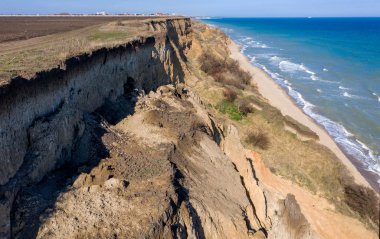 Dağ heyelan çevreye tehlikeli bir alanda. Zemin, büyük kir tabakalarının kökenli büyük boşlukta. Ölümcül tehlike, heyelan Dağı. Toprak erozyonu çığ. Dik sahil, çatlamak