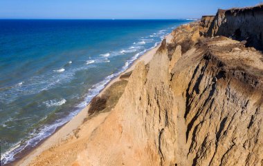 Dağ heyelan çevreye tehlikeli bir alanda. Zemin, büyük kir tabakalarının kökenli büyük boşlukta. Ölümcül tehlike, heyelan Dağı. Toprak erozyonu çığ. Dik sahil, çatlamak