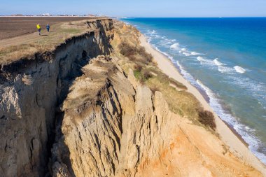 Dağ heyelan çevreye tehlikeli bir alanda. Zemin, büyük kir tabakalarının kökenli büyük boşlukta. Ölümcül tehlike, heyelan Dağı. Toprak erozyonu çığ. Dik sahil, çatlamak
