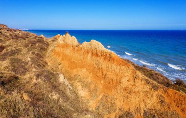 Dağ heyelan çevreye tehlikeli bir alanda. Zemin, büyük kir tabakalarının kökenli büyük boşlukta. Ölümcül tehlike, heyelan Dağı. Toprak erozyonu çığ. Dik sahil, çatlamak