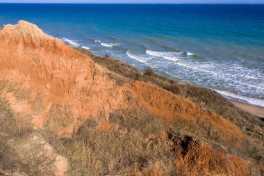 Dağ heyelan çevreye tehlikeli bir alanda. Zemin, büyük kir tabakalarının kökenli büyük boşlukta. Ölümcül tehlike, heyelan Dağı. Toprak erozyonu çığ. Dik sahil, çatlamak