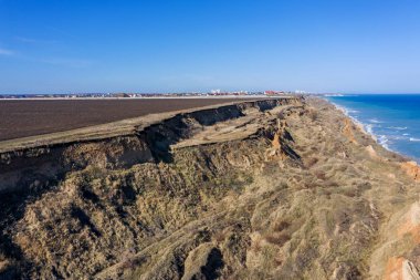 Dağ heyelan çevreye tehlikeli bir alanda. Zemin, büyük kir tabakalarının kökenli büyük boşlukta. Ölümcül tehlike, heyelan Dağı. Toprak erozyonu çığ. Dik sahil, çatlamak