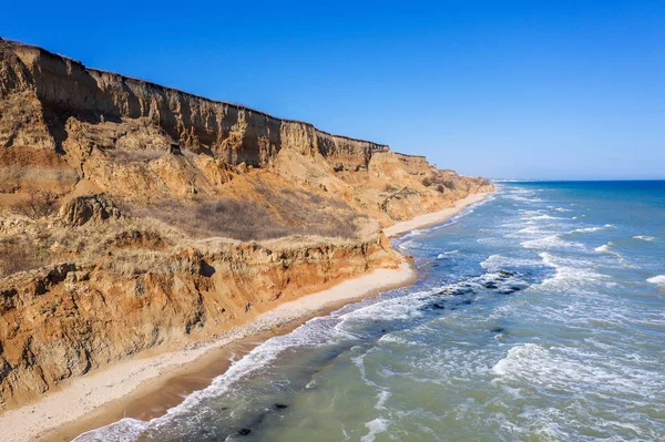 Dağ heyelan çevreye tehlikeli bir alanda. Zemin, büyük kir tabakalarının kökenli büyük boşlukta. Ölümcül tehlike, heyelan Dağı. Toprak erozyonu çığ. Dik sahil, çatlamak