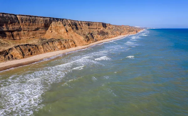 Dağ heyelan çevreye tehlikeli bir alanda. Zemin, büyük kir tabakalarının kökenli büyük boşlukta. Ölümcül tehlike, heyelan Dağı. Toprak erozyonu çığ. Dik sahil, çatlamak
