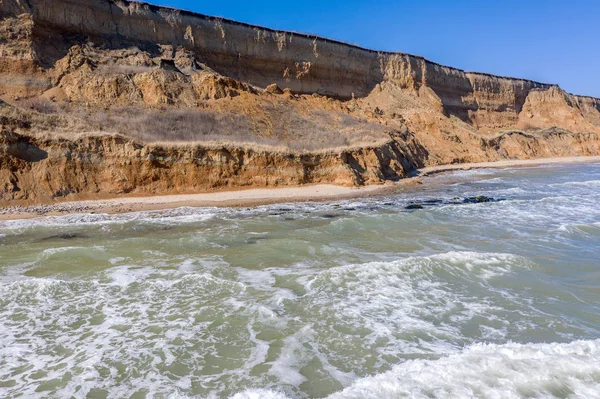 Dağ heyelan çevreye tehlikeli bir alanda. Zemin, büyük kir tabakalarının kökenli büyük boşlukta. Ölümcül tehlike, heyelan Dağı. Toprak erozyonu çığ. Dik sahil, çatlamak