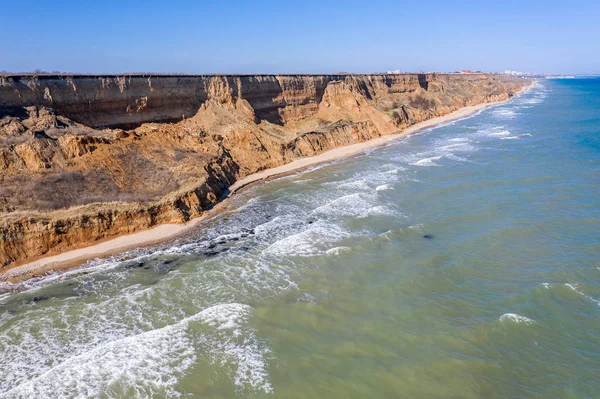 Dağ heyelan çevreye tehlikeli bir alanda. Zemin, büyük kir tabakalarının kökenli büyük boşlukta. Ölümcül tehlike, heyelan Dağı. Toprak erozyonu çığ. Dik sahil, çatlamak
