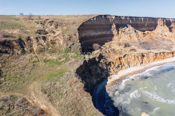 Dağ heyelan çevreye tehlikeli bir alanda. Zemin, büyük kir tabakalarının kökenli büyük boşlukta. Ölümcül tehlike, heyelan Dağı. Toprak erozyonu çığ. Dik sahil, çatlamak