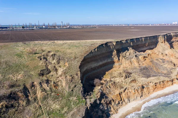 Dağ heyelan çevreye tehlikeli bir alanda. Zemin, büyük kir tabakalarının kökenli büyük boşlukta. Ölümcül tehlike, heyelan Dağı. Toprak erozyonu çığ. Dik sahil, çatlamak