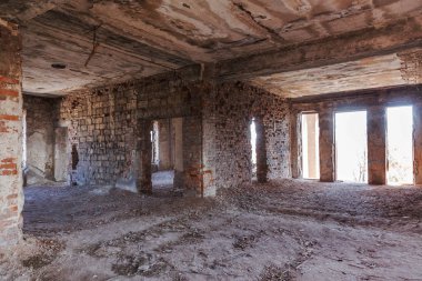 Mistik bir terk edilmiş yıkık bina kültür, SSCB tiyatro binasının iç, kalıntıları. Eski duvarlar, koridor çöp ve pislik yok. Süsler, kısma alçı kalıp yok,