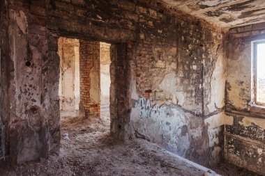 Mistik bir terk edilmiş yıkık bina kültür, SSCB tiyatro binasının iç, kalıntıları. Eski duvarlar, koridor çöp ve pislik yok. Süsler, kısma alçı kalıp yok,