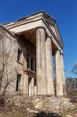Mistik bir terk edilmiş yıkık bina kültür, SSCB tiyatro binasının iç, kalıntıları. Eski duvarlar, koridor çöp ve pislik yok. Süsler, kısma alçı kalıp yok,