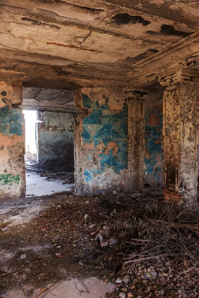 Mistyczne Wnętrza Ruiny Opuszczonych Zniszczony Budynek Domu Kultury Teatr Zsrr — Zdjęcie stockowe