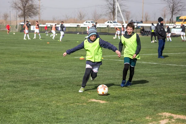 Odessa Ukraina Marca 2019 Dzieci Grać Piłkę Nożną Boisku Przed — Zdjęcie stockowe