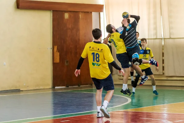 ODESSA, UCRÂNIA - 3 de abril de 2019: Torneio regional de handebol masculino — Fotografia de Stock