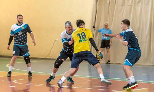 오데사, 우크라이나-4 월 3 일 2019: 지역 남자 핸드볼 토우 남 — 스톡 사진