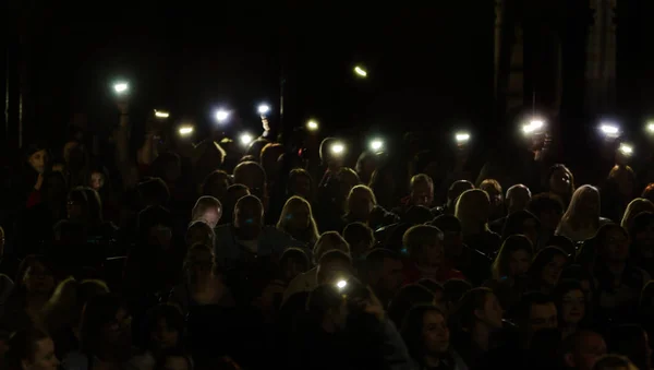 Odessa Ukraina Kwietnia 2019 Tłum Widzów Koncert Rockowy Przez Alosha — Zdjęcie stockowe