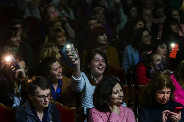 Odessa Ucrania Abril 2019 Multitud Espectadores Concierto Rock Alosha Durante — Foto de Stock
