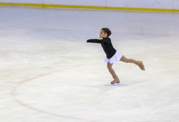 Odessa Ukraine Avril 2019 Jeunes Enfants Patinent Sur Patinoire Stade — Photo