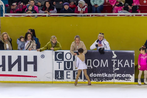 Odessa Ukraine Abr 2019 Crianças Pequenas Patinando Arena Gelo Estádio — Fotografia de Stock