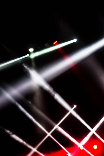 Luzes Palco Vários Projetores Escuro Feixes Luz Multicoloridos Dos Holofotes — Fotografia de Stock