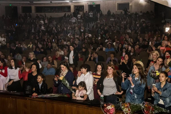 Odessa Ucrania Abril 2019 Multitud Espectadores Concierto Rock Alekseev Durante —  Fotos de Stock
