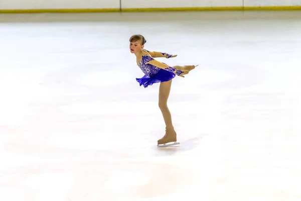 Odessa Ukraine Abr 2019 Crianças Pequenas Patinando Arena Gelo Estádio — Fotografia de Stock