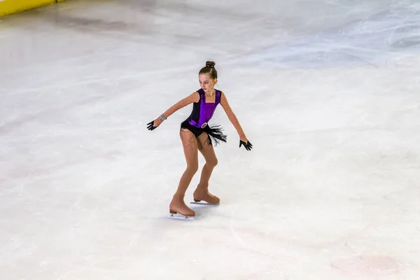 Odessa Ukraine Abr 2019 Crianças Pequenas Patinando Arena Gelo Estádio — Fotografia de Stock