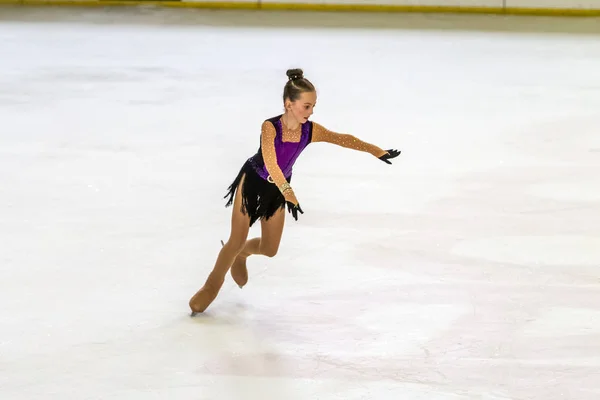 Odessa Ukraine Abr 2019 Crianças Pequenas Patinando Arena Gelo Estádio — Fotografia de Stock