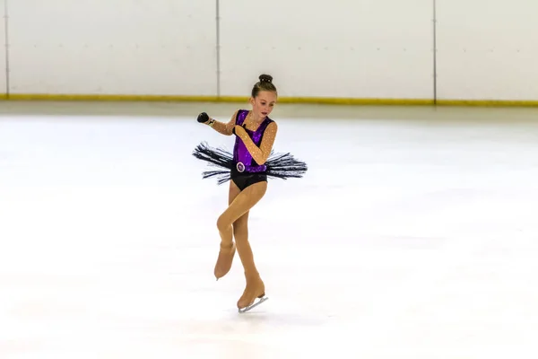 Odessa Ukraine Abr 2019 Crianças Pequenas Patinando Arena Gelo Estádio — Fotografia de Stock