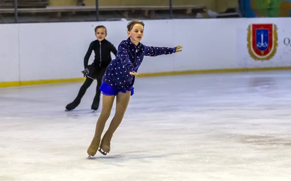 Odessa Ukraine Abr 2019 Crianças Pequenas Patinando Arena Gelo Estádio — Fotografia de Stock