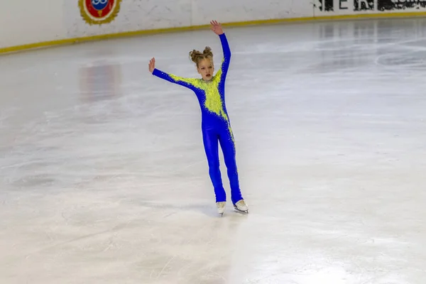 Odessa Ucrania Abr 2019 Niños Pequeños Patinando Arena Hielo Del —  Fotos de Stock