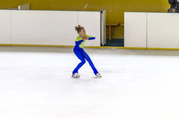 Odessa Ukraine Abr 2019 Crianças Pequenas Patinando Arena Gelo Estádio — Fotografia de Stock