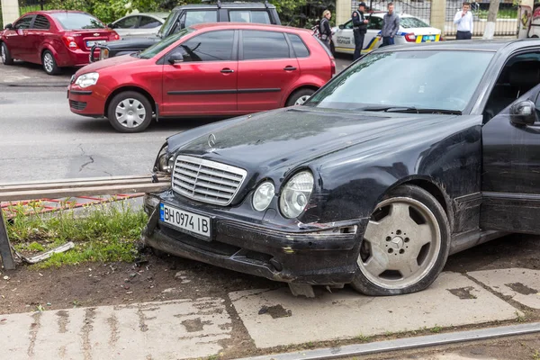 Odessa Ukraina Maja 2019 Wypadek Samochodowy Drodze Mieście Black Mercedes — Zdjęcie stockowe