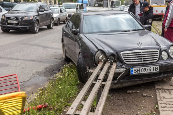 Odessa Ukrayna Mayıs 2019 Şehirde Yolda Trafik Kazası Siyah Mercedes — Stok fotoğraf