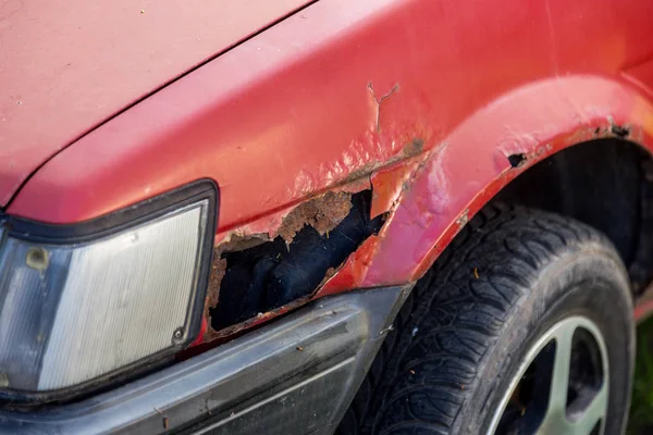 Paslı Araba Kırmızı Eski Paslı Araba Eski Bir Arabanın Kırmızı — Stok fotoğraf