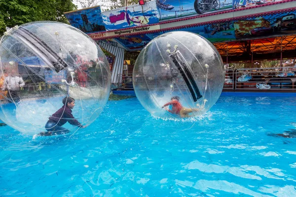 Odessa Ukraina Maj 2019 Små Barn Uppblåsbar Ballong Kul Vattnet — Stockfoto