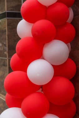 Ciddi bir olay kutlama sırasında renkli balonlar ile giriş yapma. Renkli balonlar ile Parti veya doğum günü afiş