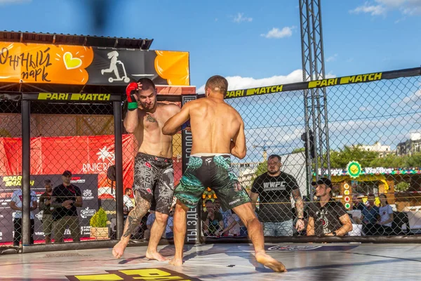 Odessa Ukraina Czerwca 2019 Myśliwce Bokserki Mma Walczą Bez Zasad — Zdjęcie stockowe