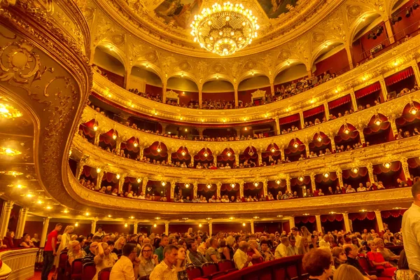Odessa Ucrania Circa 2019 Enfoque Selectivo Espectadores Teatro Durante Una —  Fotos de Stock