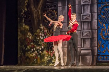 Odessa, Ukrayna - 17 Temmuz 2019: Bale. Odessa Opera Tiyatrosu sahnesinde klasik bale. Sahnede bale dansçıları klasik parçalar, dünya klasik dans şarkıları
