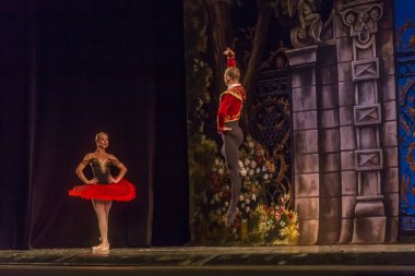 Odessa, Ukrayna - 17 Temmuz 2019: Bale. Odessa Opera Tiyatrosu sahnesinde klasik bale. Sahnede bale dansçıları klasik parçalar, dünya klasik dans şarkıları