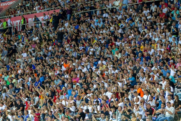 Odessa Ukraina Juli 2019 Åskådare Stadion Skaror Fans Montrar Fotbollsstadion — Stockfoto