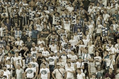 Odessa Ukrayna - 28 Temmuz 2019: stadyumda seyirci. Maç sırasında futbol stadyumu nun tribünlerinde taraftar kalabalığı Shakhtar (Donetsk) -Dinamo (Kiev). Taraftarlarla tribün. Futbol taraftarları ile standları