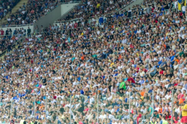 Odak dışında, keskin spor arka plan değil - stadyumda seyirci. Maç sırasında futbol stadyumu tribünlerinde taraftarlar tribünlerde taraftarlar la Tribune. Futbol taraftarları ile standları