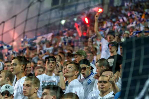 Odessa Ukraine Heinäkuuta 2019 Katsojia Stadionilla Joukko Faneja Seisoo Jalkapallostadionilla — kuvapankkivalokuva