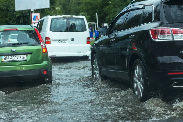 Odessa Ucrania Agosto 2019 Conducir Coche Una Carretera Inundada Durante —  Fotos de Stock